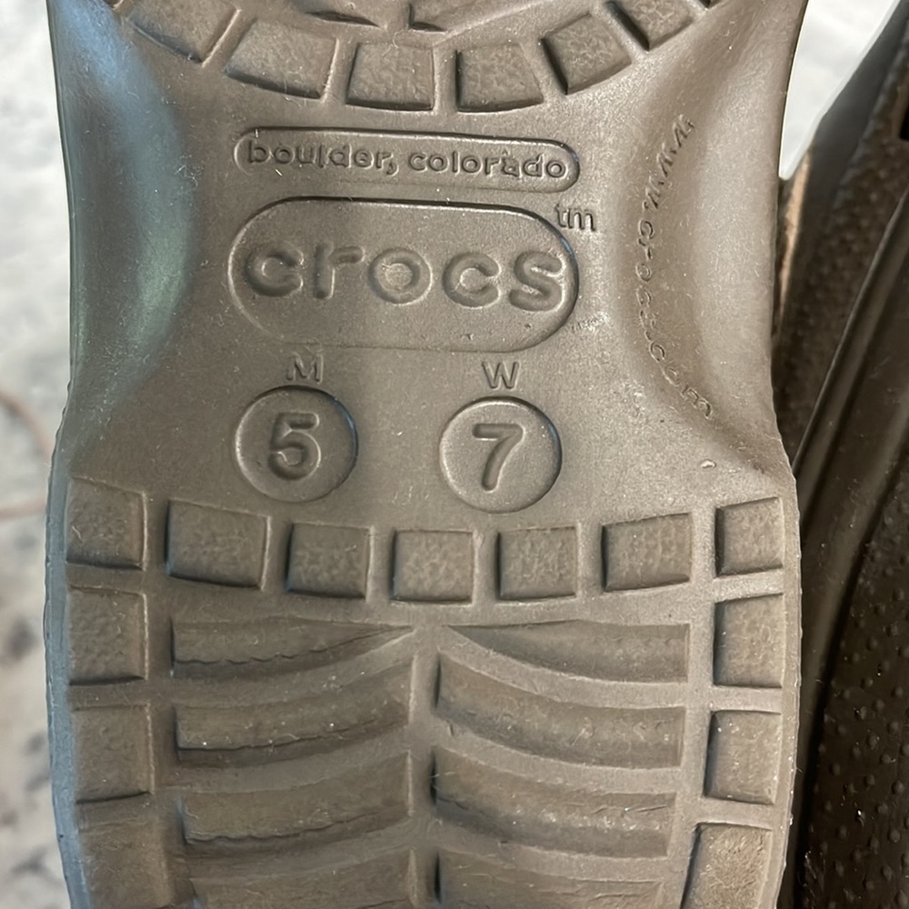 Crocs shoe like brown with leather ties. Size 7 womens - Picture 8 of 8